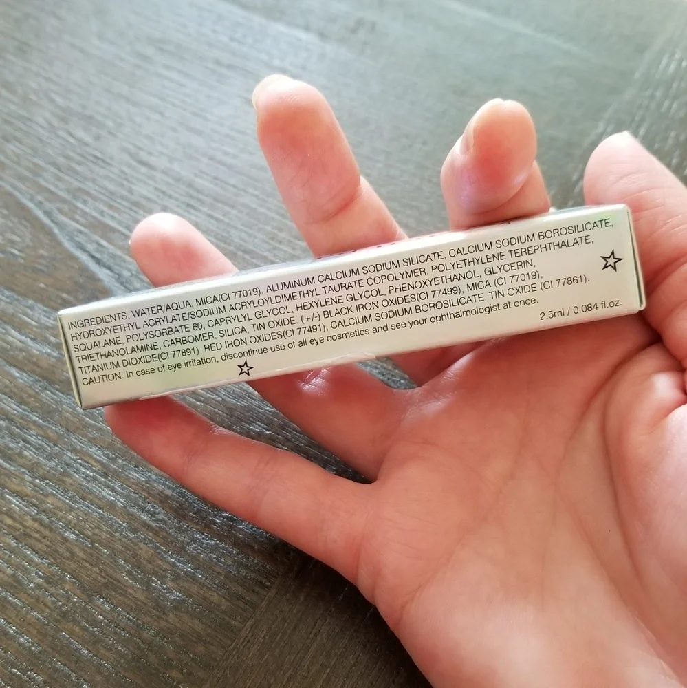 Sparkly Shimmering Liquid Eye Glitter - Picture 4 of 7